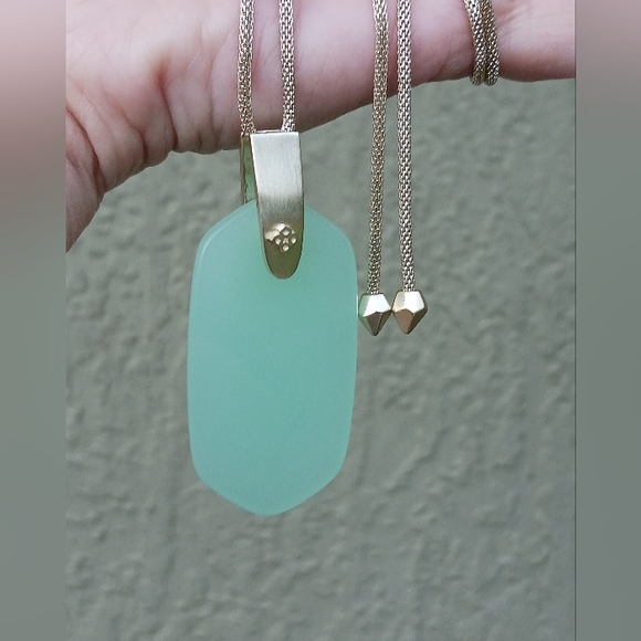 Kendra Scott Silver Tone “Inez” Adjustable Pendant Necklace In Green Chalcedony - Picture 9 of 14